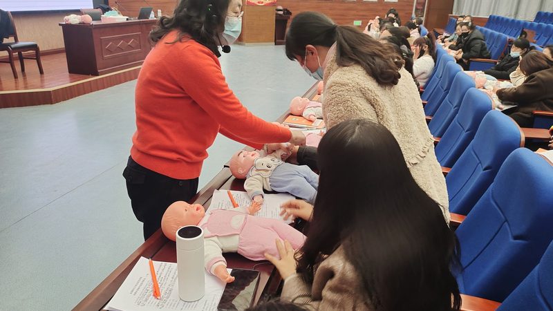 新生儿婴儿游泳馆洗澡步骤全解析